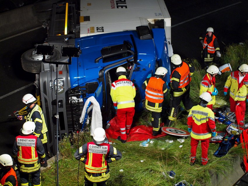 Einsatz BF Koeln PEINGEKLEMMT in Leverkusen P024.JPG